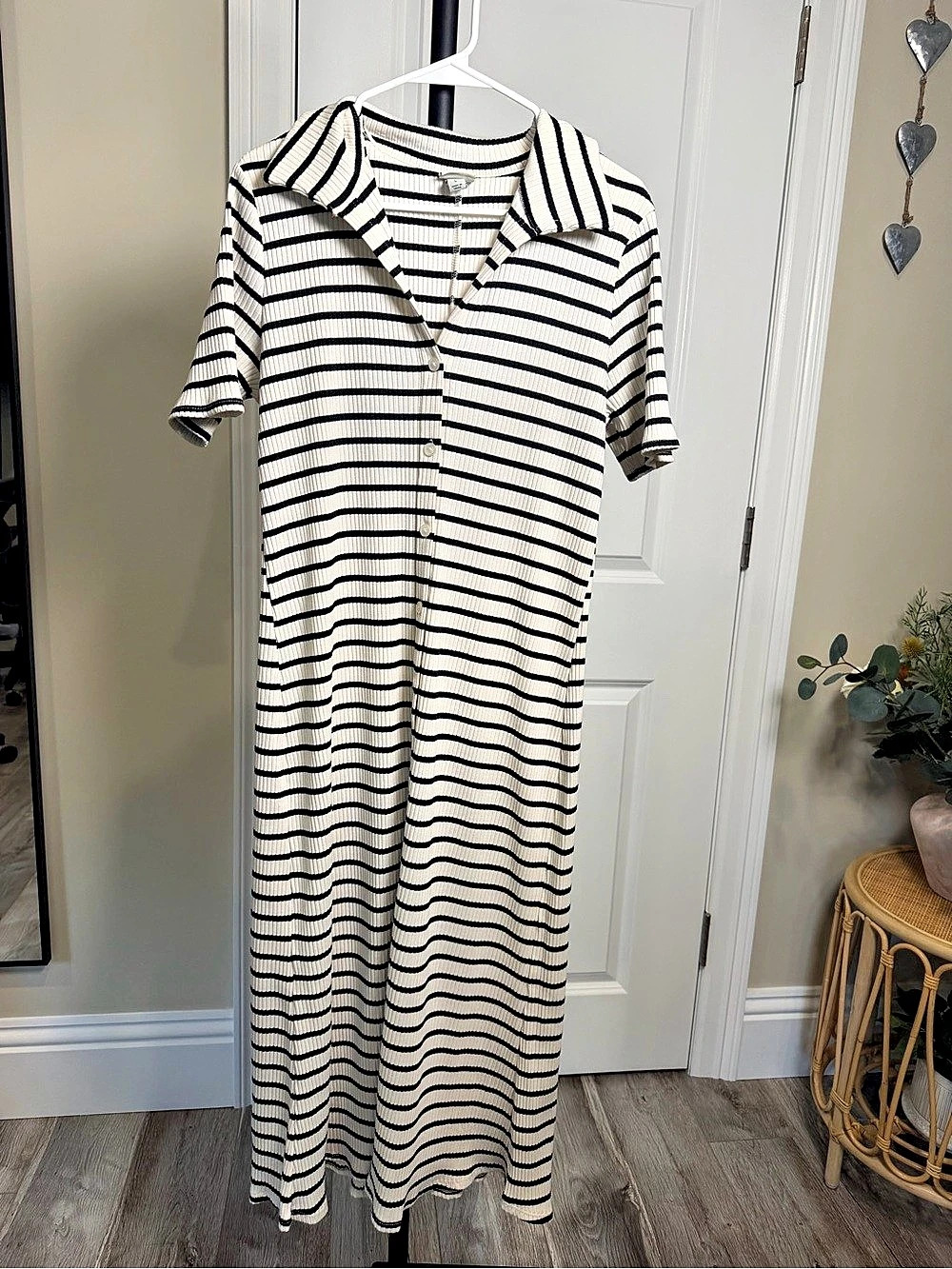 new day Striped Maxi Dress in White & Black Size Large Like New